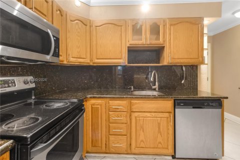 Townhouse in Palmetto Bay, Florida 2 bedrooms, 103.12 sq.m. № 2076469 - photo 10