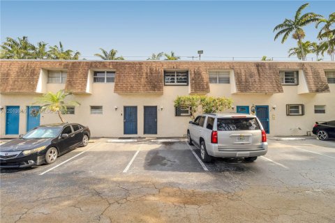 Townhouse in Palmetto Bay, Florida 2 bedrooms, 103.12 sq.m. № 2076469 - photo 3