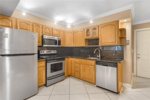 Townhouse in Palmetto Bay, Florida 2 bedrooms, 103.12 sq.m. № 2076469 - photo 9