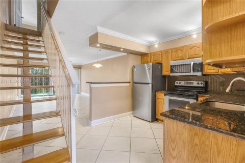 Townhouse in Palmetto Bay, Florida 2 bedrooms, 103.12 sq.m. № 2076469 - photo 6
