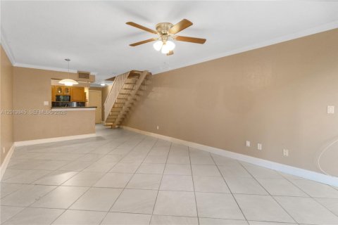 Townhouse in Palmetto Bay, Florida 2 bedrooms, 103.12 sq.m. № 2076469 - photo 11