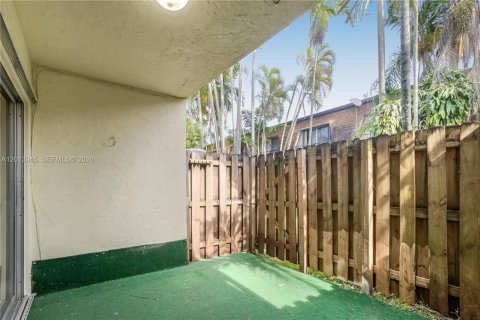 Townhouse in Palmetto Bay, Florida 2 bedrooms, 103.12 sq.m. № 2076469 - photo 27