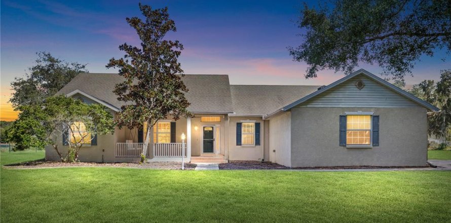 Villa ou maison à Land O' Lakes, Floride 4 chambres, 223.62 m2 № 2416447