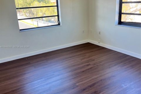 Condo in Miami, Florida, 2 bedrooms № 2153025 - photo 13