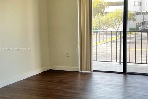 Condo in Miami, Florida, 2 bedrooms № 2153025 - photo 6