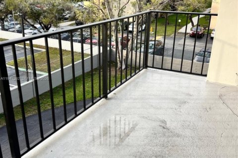 Condo in Miami, Florida, 2 bedrooms № 2153025 - photo 10