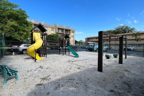Condo in Miami, Florida, 2 bedrooms № 2153025 - photo 28