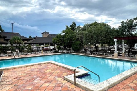 Condo in Miami, Florida, 2 bedrooms № 2153025 - photo 30