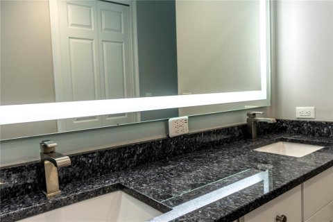 Condo in Clearwater, Florida, 3 bedrooms № 2131163 - photo 25