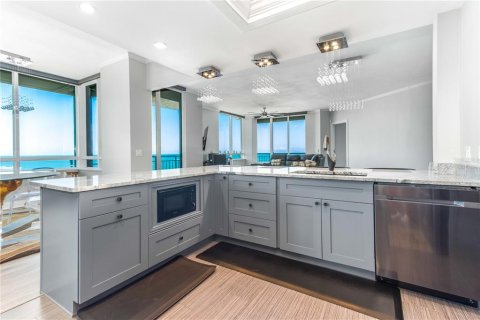 Condo in Clearwater, Florida, 3 bedrooms № 2131163 - photo 14
