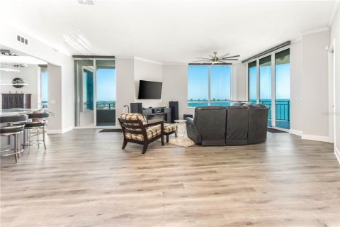 Condo in Clearwater, Florida, 3 bedrooms № 2131163 - photo 7