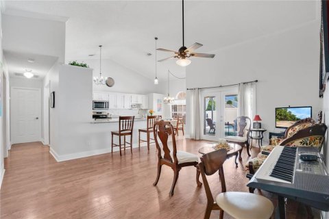 House in Oviedo, Florida 4 bedrooms, 214.6 sq.m. № 1684979 - photo 3