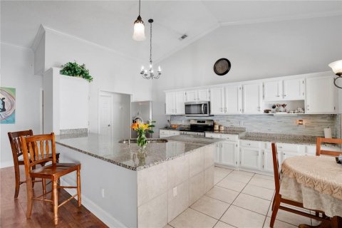 House in Oviedo, Florida 4 bedrooms, 214.6 sq.m. № 1684979 - photo 6