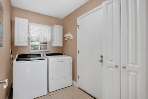House in Oviedo, Florida 4 bedrooms, 214.6 sq.m. № 1684979 - photo 19