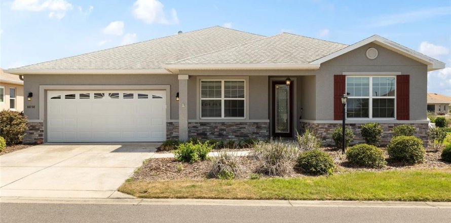 House in Ocala, Florida 2 bedrooms, 184.23 sq.m. № 2106965
