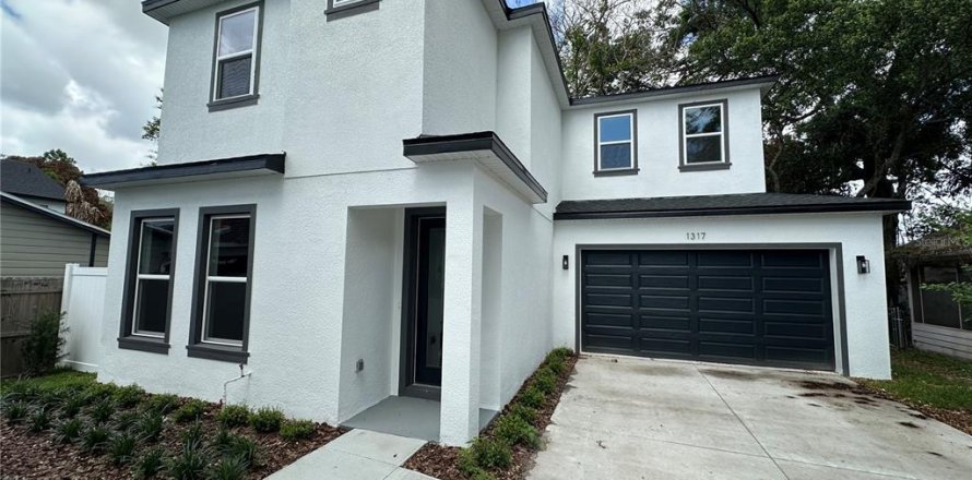 House in Orlando, Florida 3 bedrooms, 155.24 sq.m. № 2236267