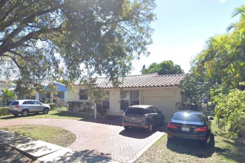 Casa en venta en Hollywood, Florida, 2 dormitorios, 93.18 m2 № 1944847 - foto 2