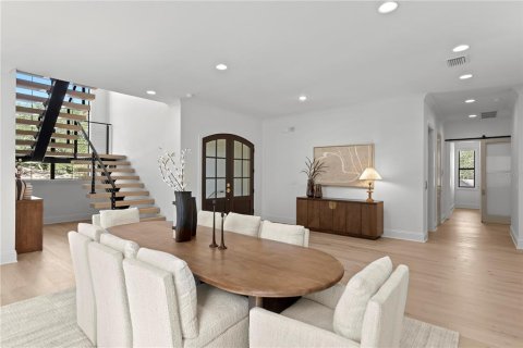 Casa en venta en Tampa, Florida, 5 dormitorios, 493.78 m2 № 2425374 - foto 4