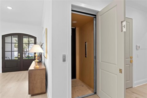 Casa en venta en Tampa, Florida, 5 dormitorios, 493.78 m2 № 2425374 - foto 2