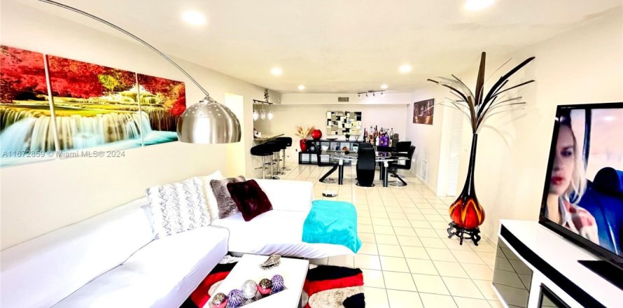 Condo in Miami, Florida, 2 bedrooms № 1698790