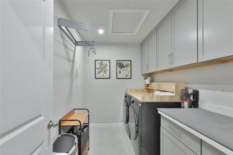 Townhouse in Brandon, Florida 4 bedrooms, 240.99 sq.m. № 2156435 - photo 28