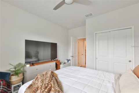 Townhouse in Brandon, Florida 4 bedrooms, 240.99 sq.m. № 2156435 - photo 20