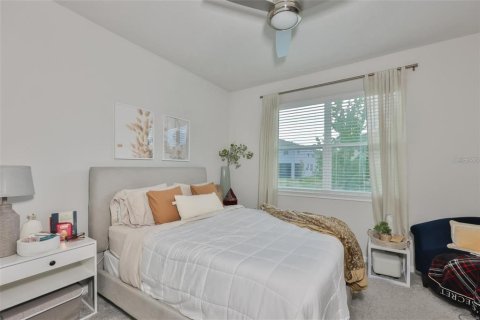 Townhouse in Brandon, Florida 4 bedrooms, 240.99 sq.m. № 2156435 - photo 18