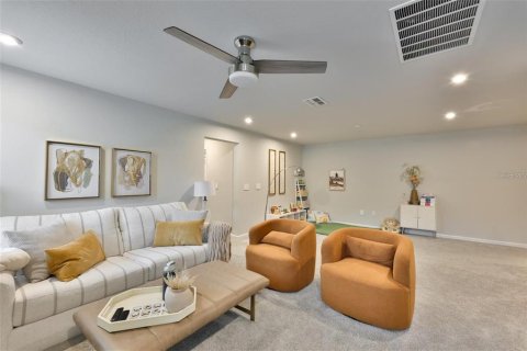 Townhouse in Brandon, Florida 4 bedrooms, 240.99 sq.m. № 2156435 - photo 15
