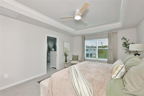 Townhouse in Brandon, Florida 4 bedrooms, 240.99 sq.m. № 2156435 - photo 10
