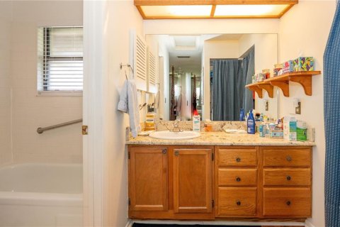 Townhouse in Royal Palm Beach, Florida 2 bedrooms, 104.05 sq.m. № 1658443 - photo 21