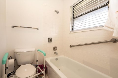 Townhouse in Royal Palm Beach, Florida 2 bedrooms, 104.05 sq.m. № 1658443 - photo 23
