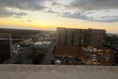 Снять в аренду кондоминиум в Майами, Флорида 1 спальня, 66.52м2, № 1974940 - фото 3