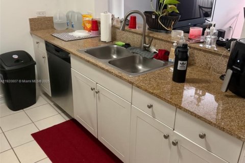 Снять в аренду кондоминиум в Майами, Флорида 1 спальня, 66.52м2, № 1974940 - фото 2