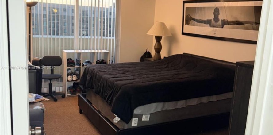 Кондоминиум с 1 спальней в Майами, Флорида № 1974940