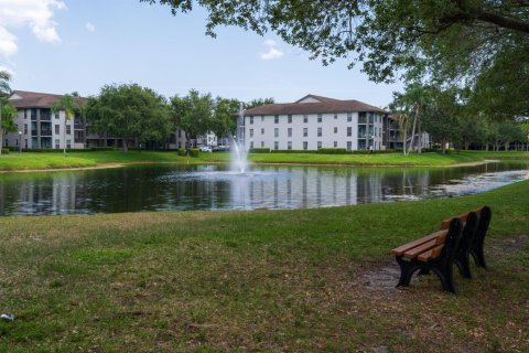 House in Boynton Beach, Florida 2 bedrooms, 79.99 sq.m. № 1207832 - photo 1