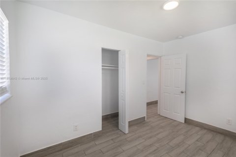 Propiedad comercial en venta en Miami, Florida, 113.71 m2 № 1886590 - foto 23