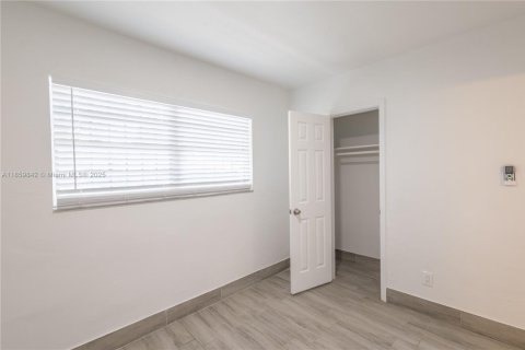 Propiedad comercial en venta en Miami, Florida, 113.71 m2 № 1886590 - foto 10