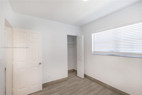 Propiedad comercial en venta en Miami, Florida, 113.71 m2 № 1886590 - foto 20