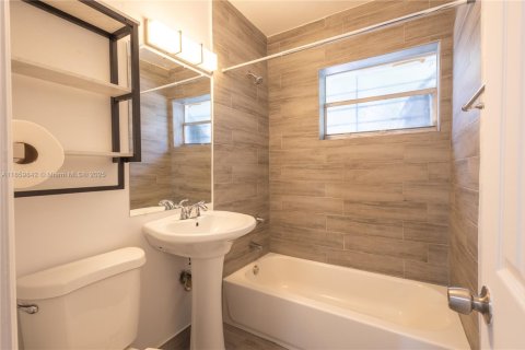Propiedad comercial en venta en Miami, Florida, 113.71 m2 № 1886590 - foto 17