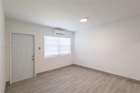 Propiedad comercial en venta en Miami, Florida, 113.71 m2 № 1886590 - foto 15