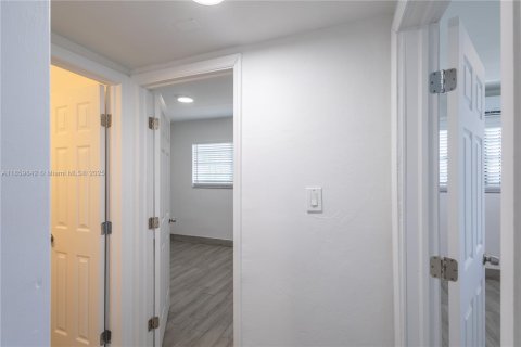 Propiedad comercial en venta en Miami, Florida, 113.71 m2 № 1886590 - foto 14