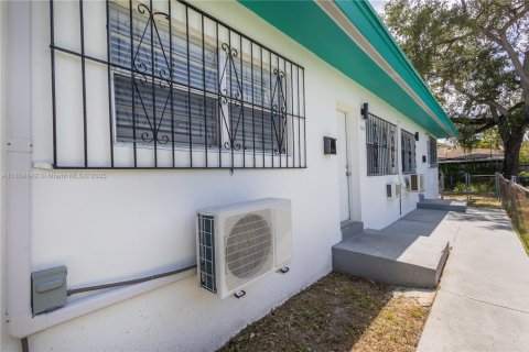 Propiedad comercial en venta en Miami, Florida, 113.71 m2 № 1886590 - foto 5