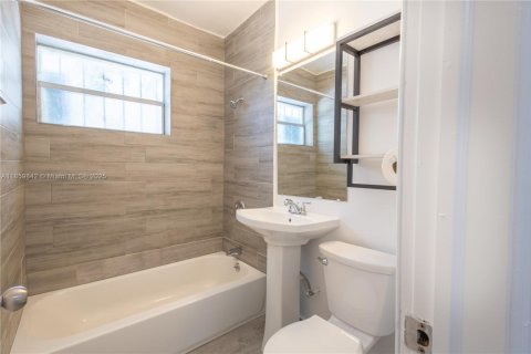 Propiedad comercial en venta en Miami, Florida, 113.71 m2 № 1886590 - foto 18