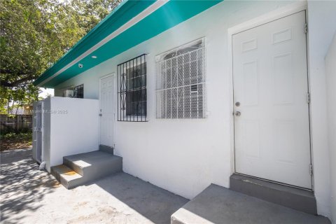 Propiedad comercial en venta en Miami, Florida, 113.71 m2 № 1886590 - foto 4