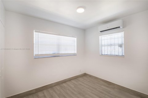 Propiedad comercial en venta en Miami, Florida, 113.71 m2 № 1886590 - foto 21