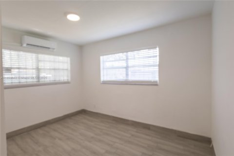 Propiedad comercial en venta en Miami, Florida, 113.71 m2 № 1886590 - foto 13
