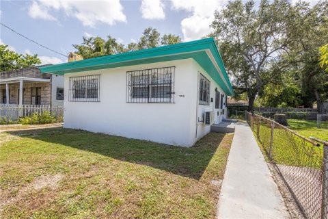 Propiedad comercial en venta en Miami, Florida, 113.71 m2 № 1886590 - foto 2