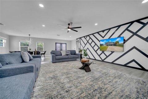 House in Lutz, Florida 8 bedrooms, 401.99 sq.m. № 2354293 - photo 20