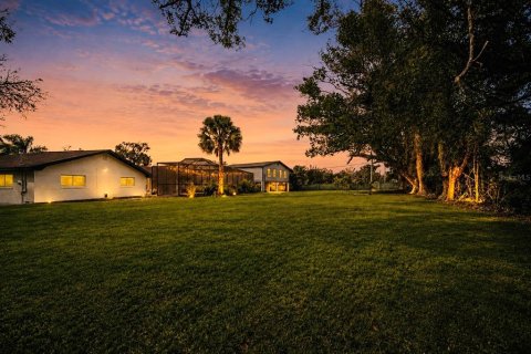 House in Lutz, Florida 8 bedrooms, 401.99 sq.m. № 2354293 - photo 3