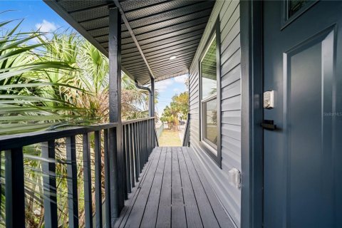 House in Lutz, Florida 8 bedrooms, 401.99 sq.m. № 2354293 - photo 21